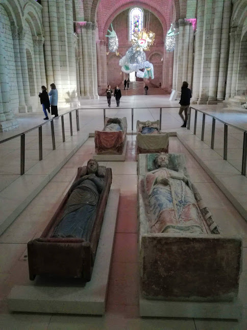 Four effigies can be found in the abbey church of The Royal Abbey of Fontevraud founded in 1101: Eleanor of Aquitaine who spent the last years of her life in Fontevraud, her son Richard the Lionheart as well as his father King Henry II (who died in Chinon) and Isabella of Angouleme, wife of John Lackland (Photo FC)