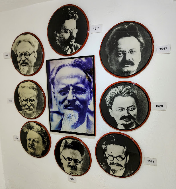 Léon Trotski 9 portraits de 1915 à 1940 du dirigeant bolchévique, fondateur en 1938 de Quatrième Internationale (organisation communiste Trotkiste contre le stalinisme). Il fut assassiné sur ordre de Staline dans sa maison de Mexico, le 20 août 1940. Musée Léon Trotsky à Coyoacan. Photo © François Collombet
